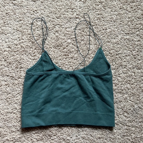 UO out from under tank top - Picture 2 of 4